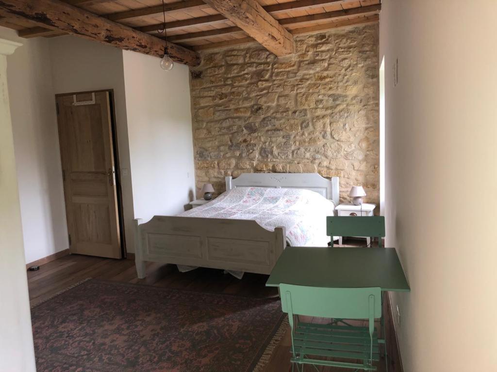 Chambre Du Tilleul - Charme, Confort Et Piscine Sigonce Bagian luar foto